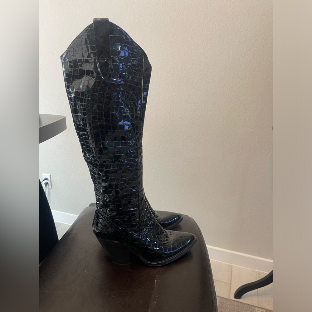 Steve Madden croc embossed leather tall western boots Sz 39